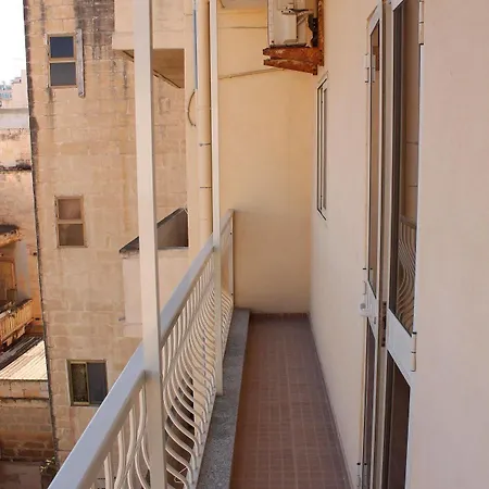 Blue Waters 3 Bedroom In Sliema, Just Off The Seafront Sliema
