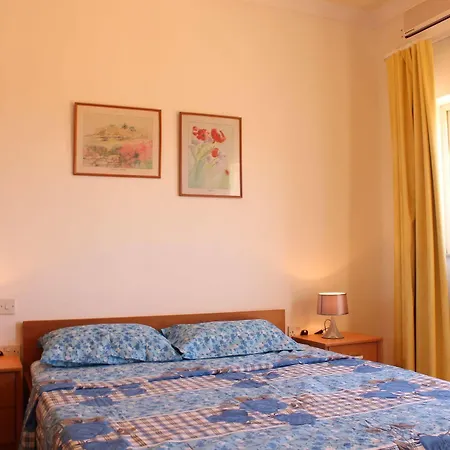 Blue Waters 3 Bedroom In Sliema, Just Off The Seafront Apartment