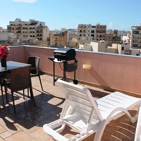 Blue Waters 3 Bedroom In Sliema, Just Off The Seafront Apartment *