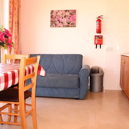 Daire Blue Waters 3 Bedroom In Sliema, Just Off The Seafront
