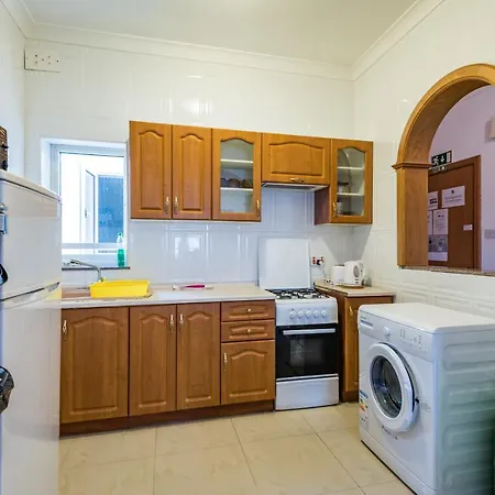 Apartamento Blue Waters 3 Bedroom In Sliema, Just Off The Seafront *